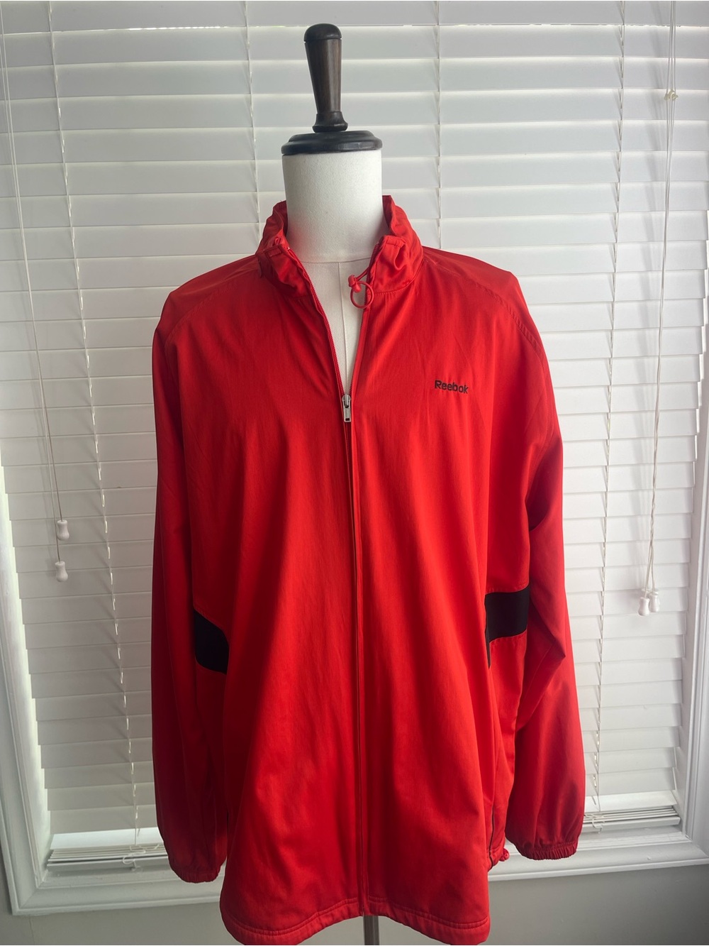 Reebok Men's Vibrant Red Windbreaker - Picture 6 of 9
